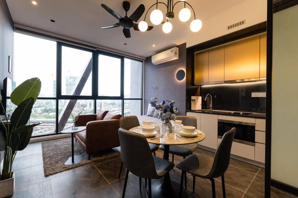 Klcc Musicalsty5Pax At Scarletzsuites Kuala Lumpur Bagian luar foto